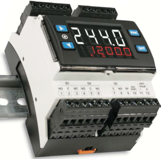 Comparador-regulador programable universal con indicación digital