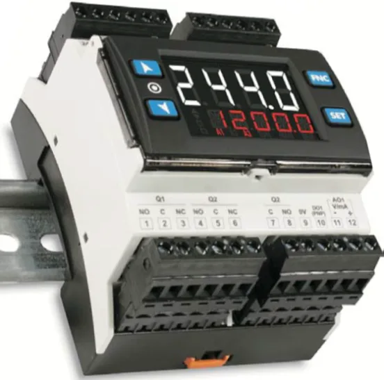 Comparador-regulador programable universal con indicación digital